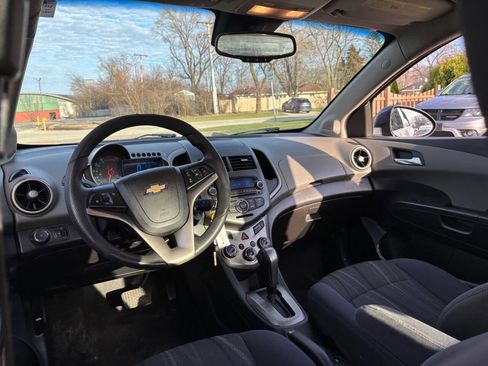 Used 2012 Chevrolet Sonic LT image 5