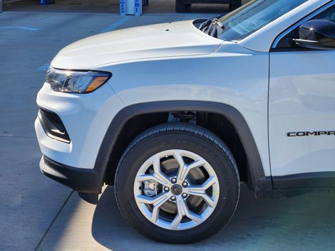 New 2026 Jeep Compass Latitude image 10