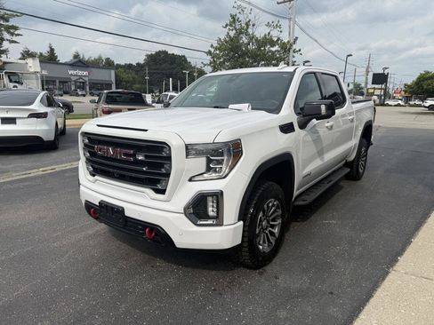 Used 2019 GMC Sierra 1500 AT4 w/ Technology Package AWD/4WD image 9