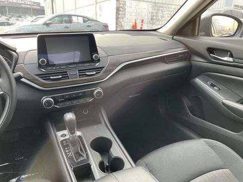 Used 2025 Nissan Altima 2.5 SV image 34