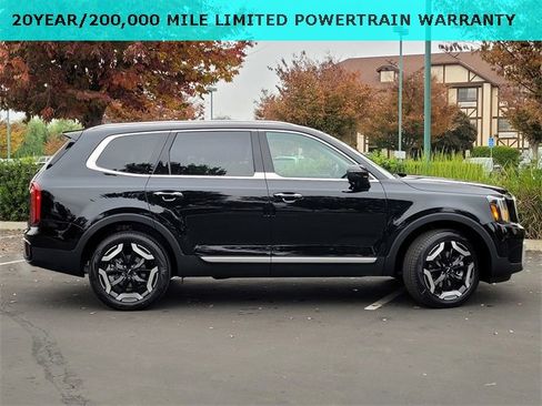 New 2025 Kia Telluride S image 3