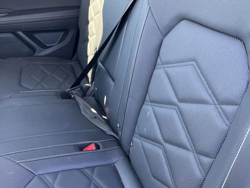 Used 2025 Volkswagen Atlas SE image 21