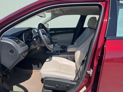 Used 2023 Chrysler 300 Touring L w/ Safetytec Plus Group image 8