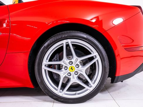 Used 2016 Ferrari California T image 15