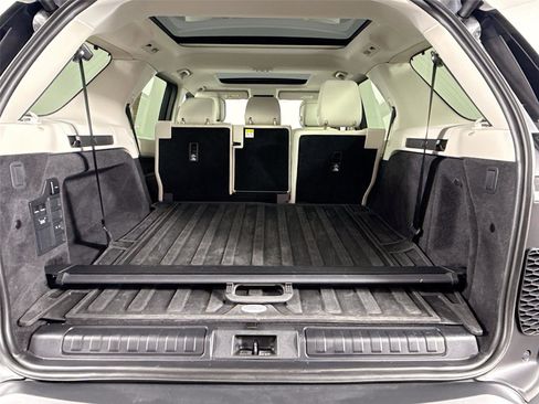 Used 2024 Land Rover Discovery S image 41