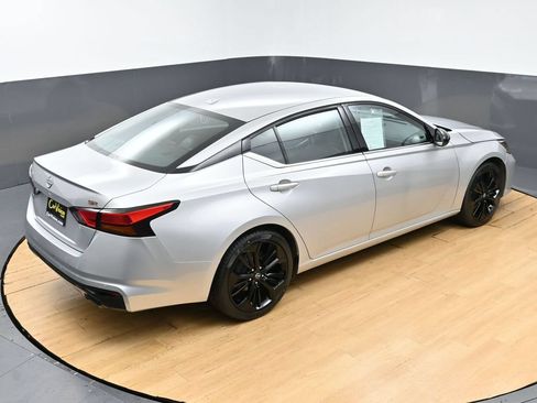 Used 2024 Nissan Altima 2.5 SR FWD image 41