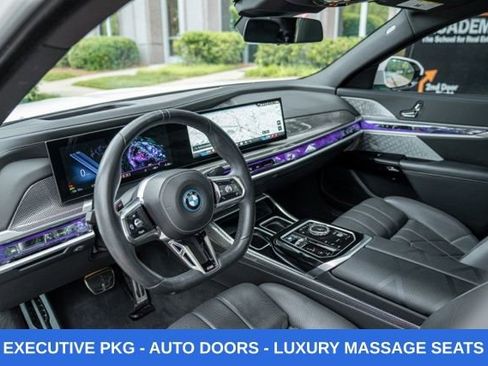 Used 2023 BMW i7 xDrive60 w/ Executive Package 2 AWD/4WD image 22