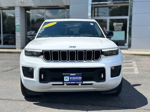 Used 2023 Jeep Grand Cherokee Overland w/ Luxury Tech Group IV AWD/4WD image 10