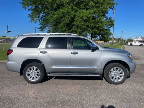 Used 2020 Toyota Sequoia Platinum AWD/4WD image 9