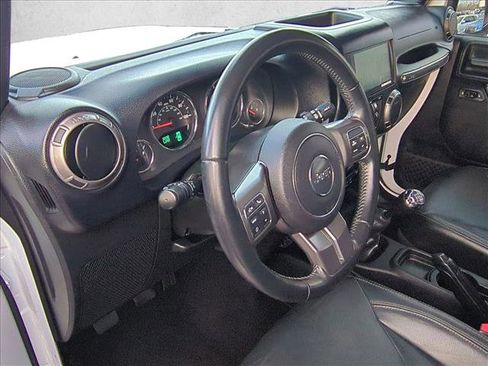 Used 2018 Jeep Wrangler Unlimited Sahara image 10