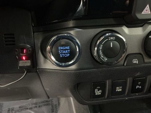 Used 2018 Toyota Tacoma TRD Off-Road w/ Technology Package image 20