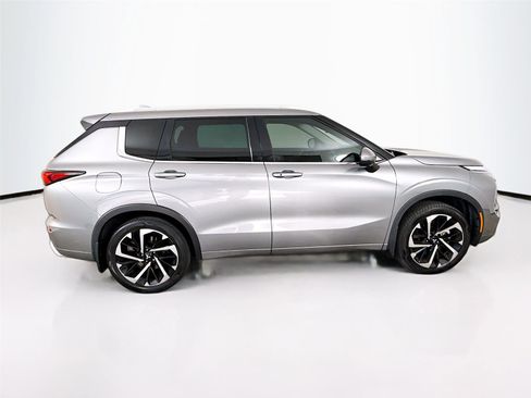 Used 2023 Mitsubishi Outlander SEL image 8