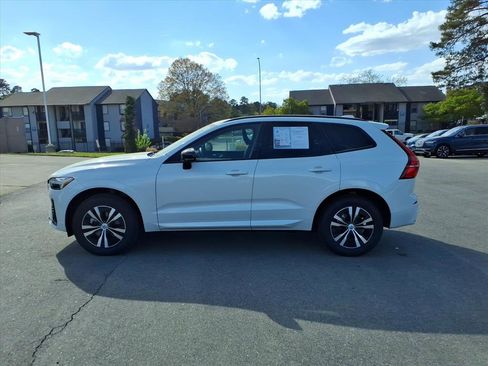 Certified 2025 Volvo XC60 B5 Core image 8