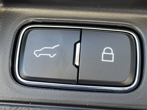 Used 2025 Ford Explorer Platinum image 30