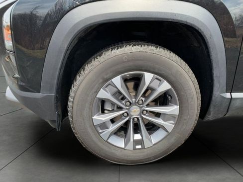 Used 2025 Chevrolet Equinox LT image 3