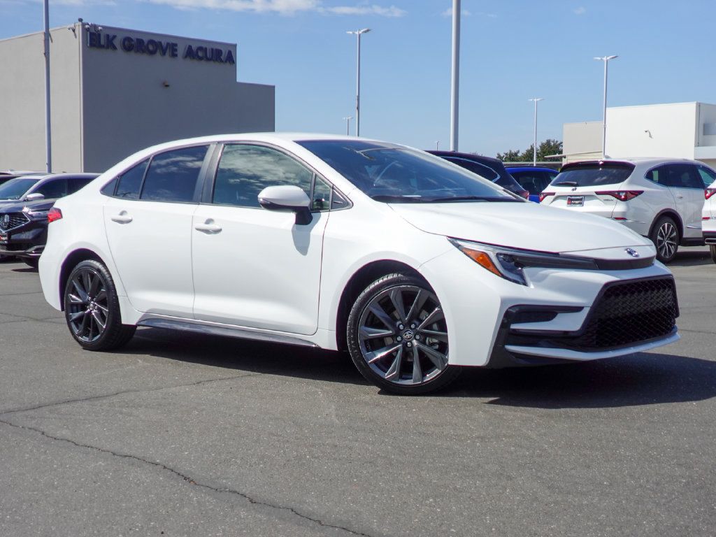 Used 2024 Toyota Corolla SE FWD image 5