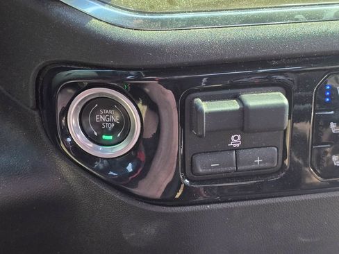 Used 2022 Chevrolet Silverado 1500 High Country w/ Technology Package AWD/4WD image 19