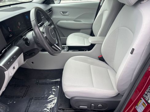 Used 2025 Hyundai Kona SEL image 23