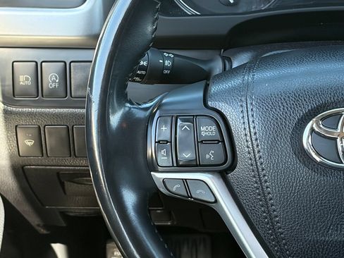 Used 2018 Toyota Highlander XLE AWD/4WD image 20