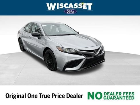 Used 2024 Toyota Camry SE image 1