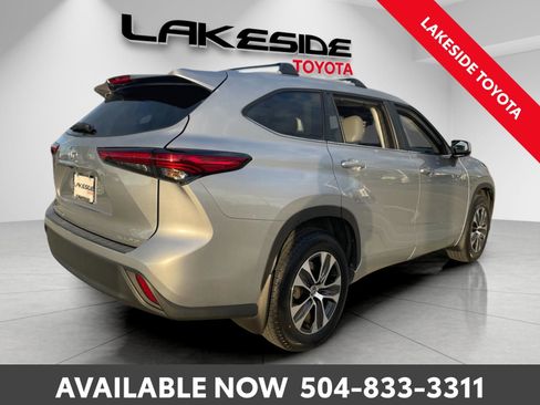 Used 2023 Toyota Highlander L image 6