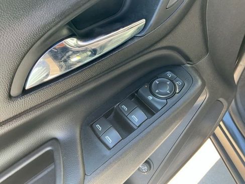 Used 2019 Chevrolet Equinox LT w/ Driver Convenience Package FWD image 15