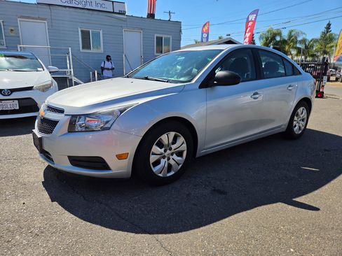 Used 2013 Chevrolet Cruze LS FWD image 1