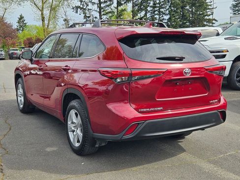Used 2021 Toyota Highlander LE AWD/4WD image 5