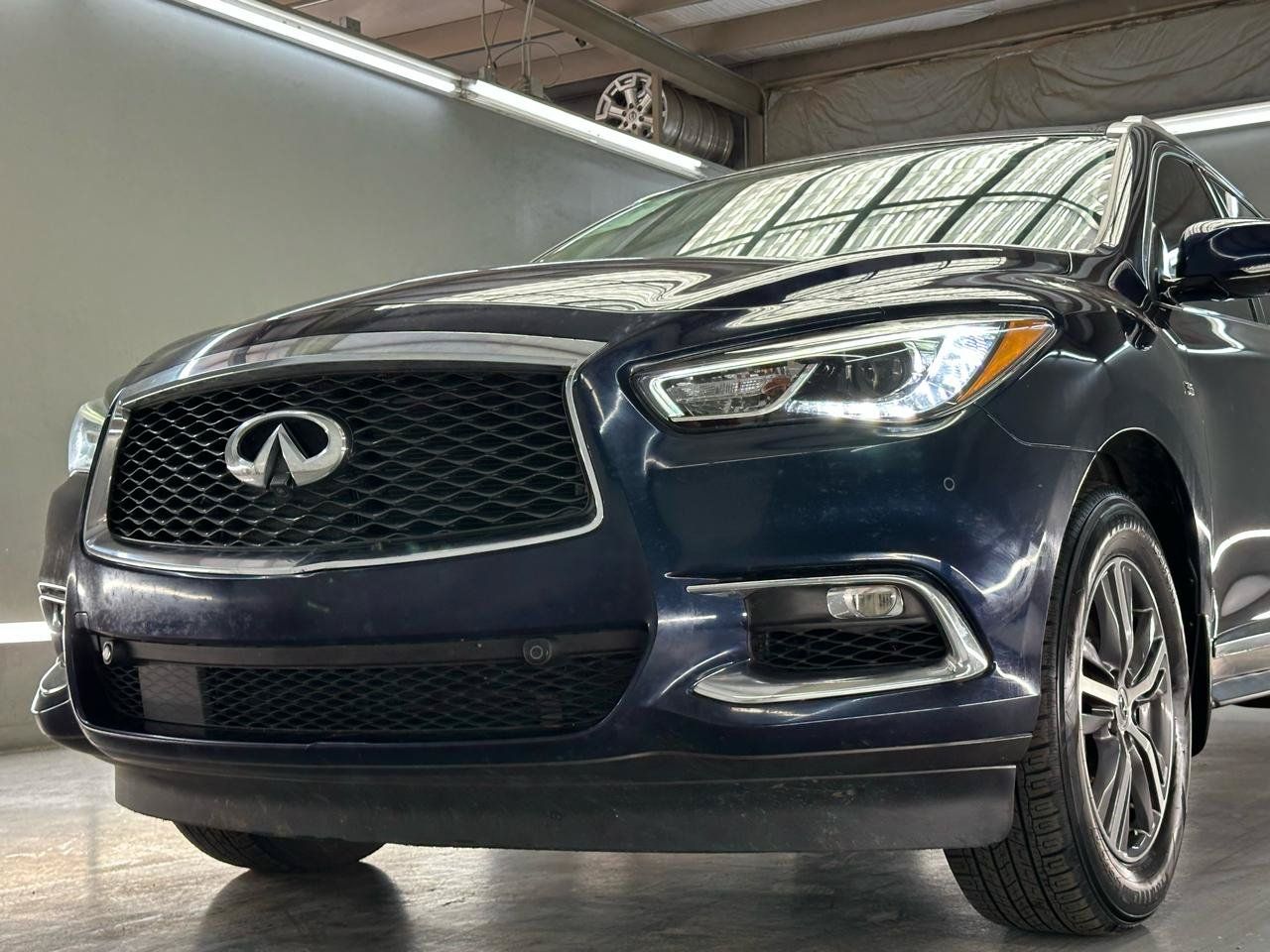 Used 2020 INFINITI QX60 Luxe w/ Essential Package FWD image 4