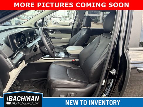 Used 2024 Kia Carnival LX FWD image 6