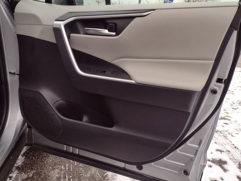 Used 2022 Toyota RAV4 XLE Premium image 21