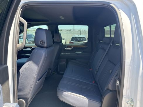 Used 2023 Chevrolet Silverado 1500 High Country w/ Technology Package AWD/4WD image 9