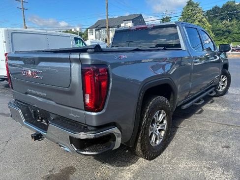 Used 2022 GMC Sierra 1500 SLT w/ X31 Off-Road Package AWD/4WD image 9