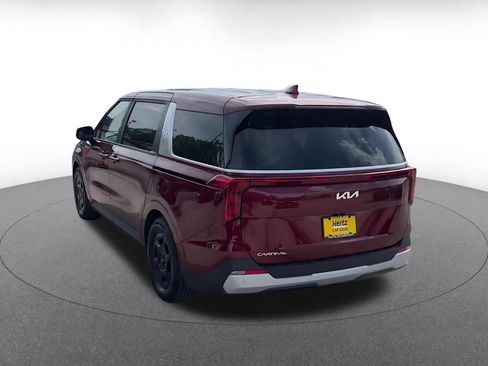 Used 2026 Kia Carnival FWD image 11