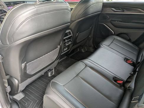 Used 2025 Jeep Grand Cherokee Overland AWD/4WD image 27
