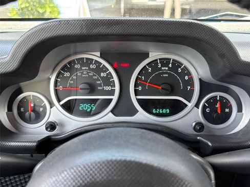 Used 2010 Jeep Wrangler Unlimited Rubicon w/ Trailer Tow Group AWD/4WD image 32