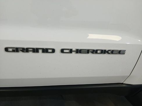 Used 2017 Jeep Grand Cherokee Limited AWD/4WD image 28
