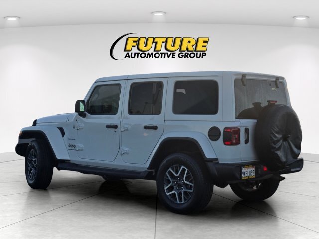 Used 2024 Jeep Wrangler Unlimited Sahara w/ Technology Group AWD/4WD image 7