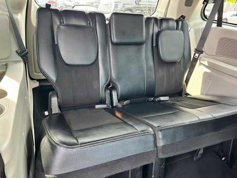 Used 2020 Dodge Grand Caravan SXT FWD image 13