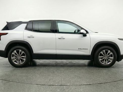 Used 2025 Chevrolet Equinox LT FWD image 11