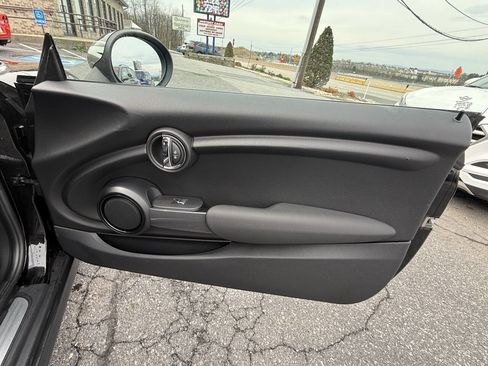 Used 2019 MINI Cooper 2-Door Hardtop w/ Signature Upholstery Package image 16