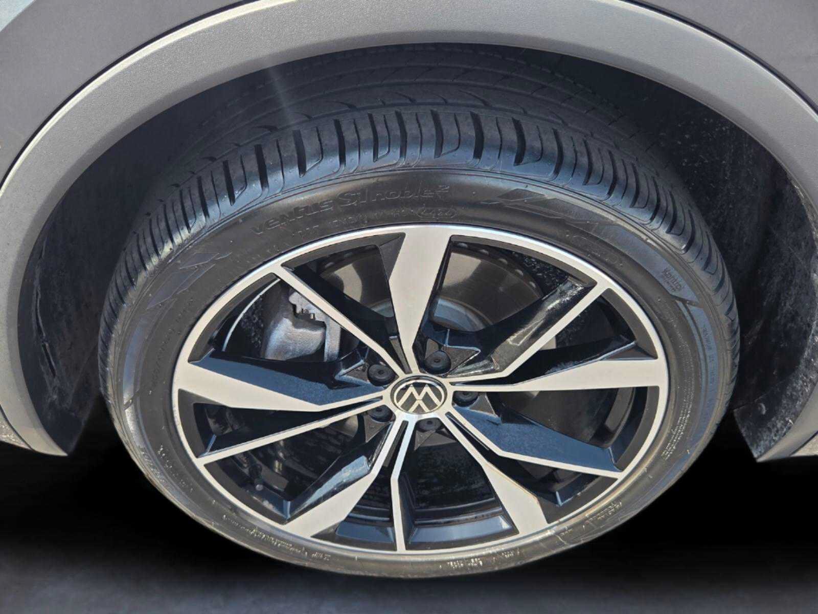 Used 2022 Volkswagen Tiguan SEL R-Line AWD/4WD image 9
