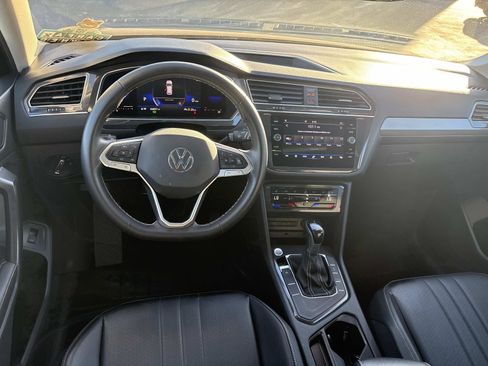 Certified 2022 Volkswagen Tiguan SE w/ Panoramic Sunroof Package image 7