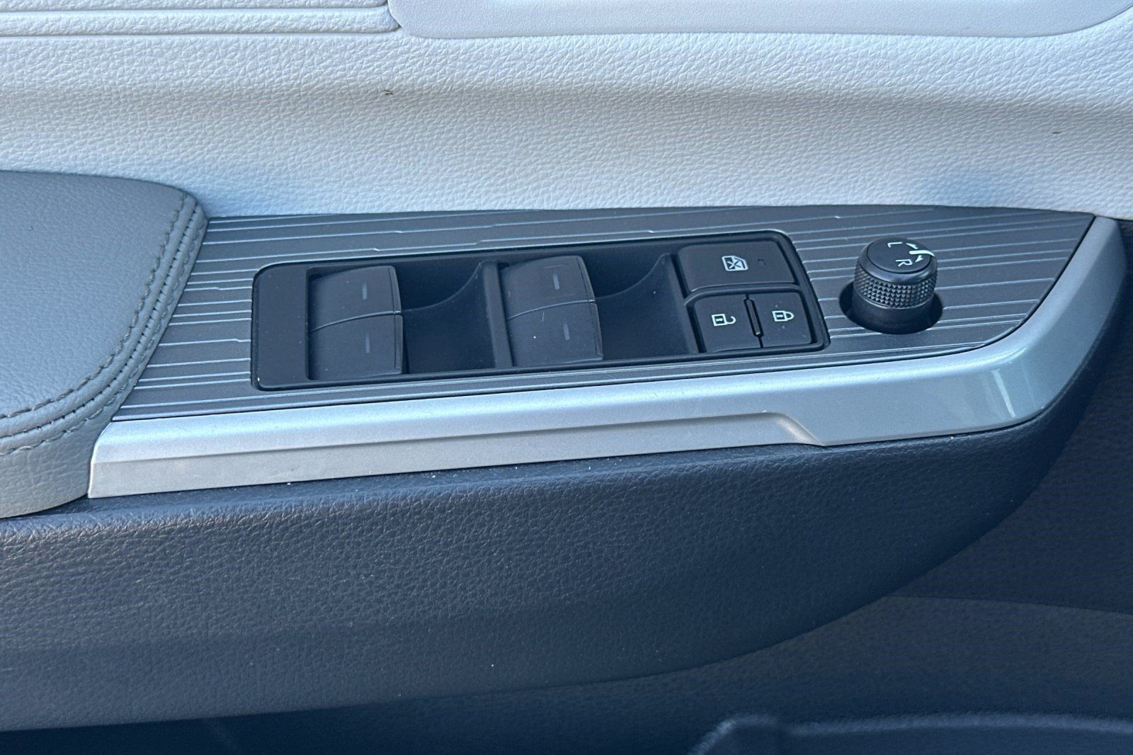 Used 2026 Toyota Sienna XLE FWD image 13