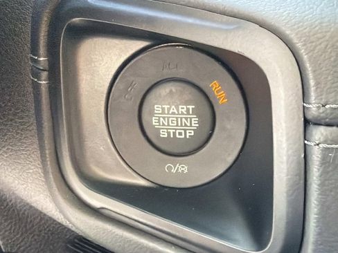 Used 2024 Jeep Wrangler Unlimited Sahara AWD/4WD image 32