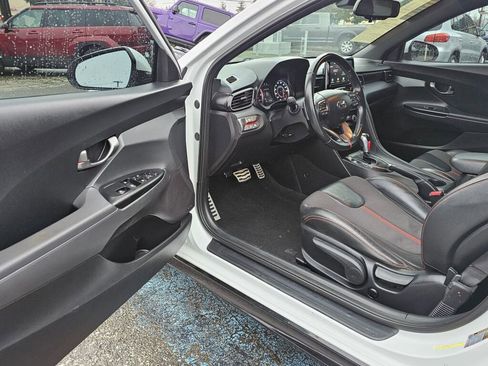 Used 2020 Hyundai Veloster Turbo image 17