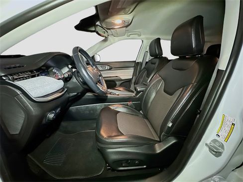 Certified 2022 Jeep Compass Latitude w/ Convenience Group image 13