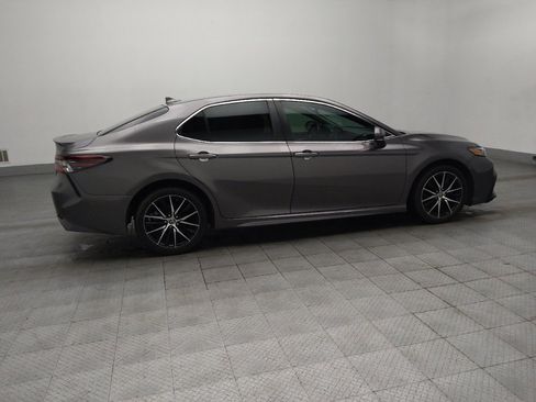 Used 2022 Toyota Camry SE image 10