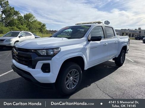 Used 2023 Chevrolet Colorado LT w/ LT Convenience Package II AWD/4WD image 3