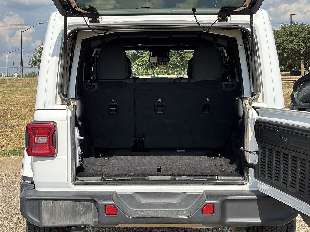 Used 2025 Jeep Wrangler Unlimited Sahara AWD/4WD image 8
